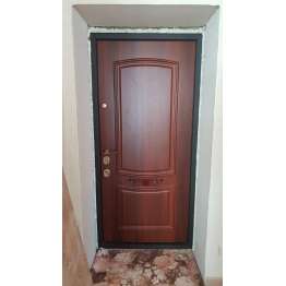 НАШІ РОБОТИ Вхідні двері металеві в квартиру з МДФ накладками